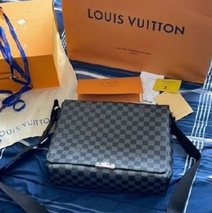 Louis Vuitton messenger